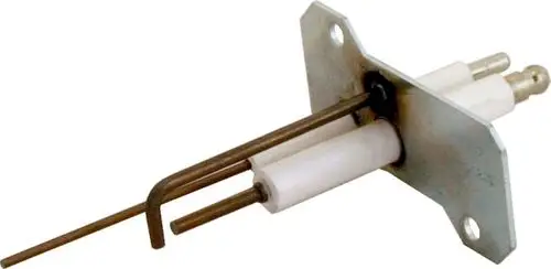 Zünd- und Überwachungselektrode von Wolf, montiert auf einer metallischen Halterung mit zwei Anschlüssen und einem Schutzisolator.